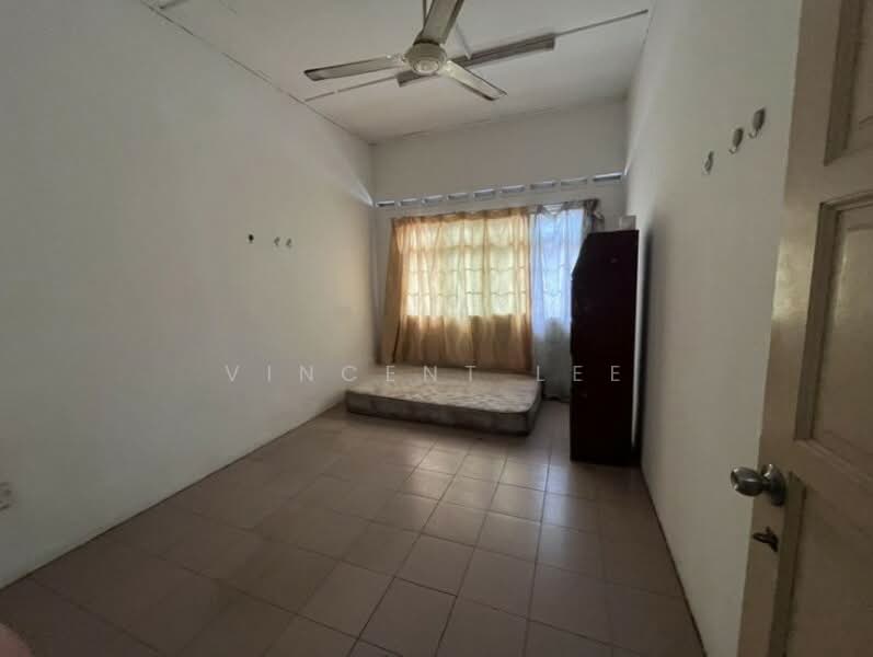 Kedai untuk Disewa di Taman Lian Hoe (Kuchai Lama) - Vincent Lee - Bedroom - PropertyGuru.com.my