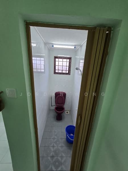Jalan Asli 21, Taman Pasir Putih, 81700 Pasir Gudang untuk Untuk Disewa - RM 1,200 /bulan, Mac 2026 - Bathroom - PropertyGuru.com.my