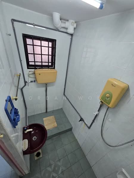 Jalan Asli 21, Taman Pasir Putih, 81700 Pasir Gudang untuk Untuk Disewa - RM 1,200 /bulan, Mac 2026 - Bathroom - PropertyGuru.com.my