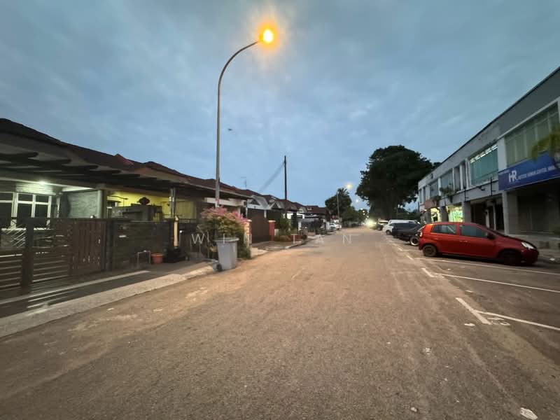 1-storey Terraced House for Sale in Taman Kempas (Tampoi) - Win Tan - Exterior - PropertyGuru.com.my