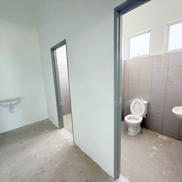 Factory for Rent in Sungai Bakap (Penang) - Ann Khor - Bathroom - PropertyGuru.com.my