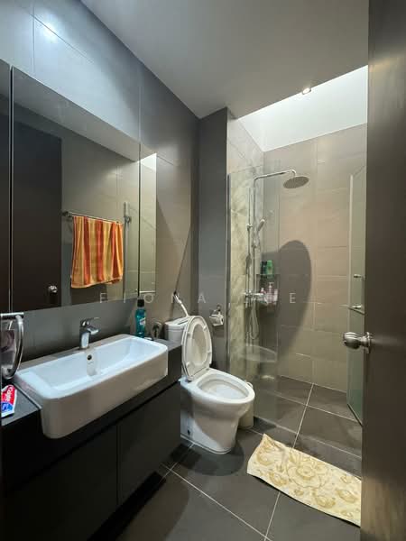 Semi-Detached House for Sale in Telok Panglima Garang (Selangor) - Fiona Lee - Bathroom - PropertyGuru.com.my