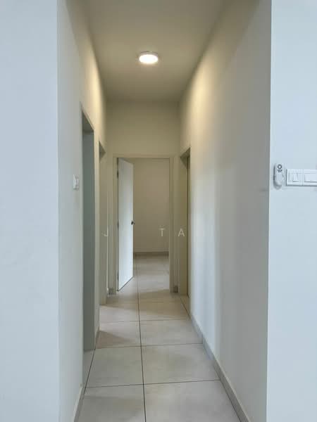 Service Residence for Sale at Majestic Maxim - JC Tan - Corridor - PropertyGuru.com.my