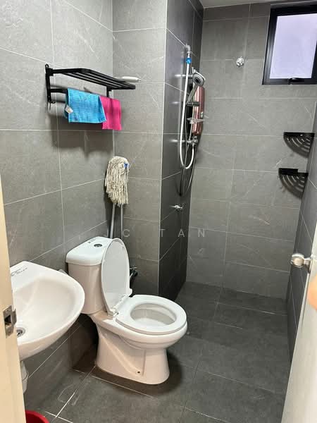 Service Residence for Sale at Majestic Maxim - JC Tan - Bathroom - PropertyGuru.com.my