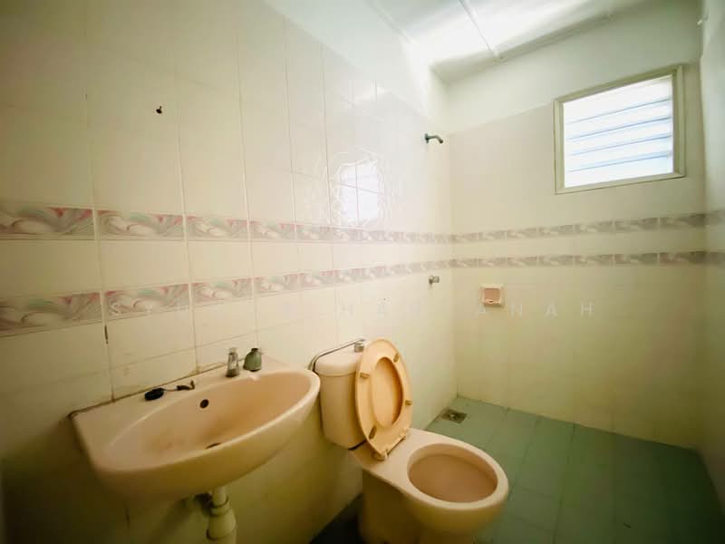2-storey Terraced House for Sale in Petaling Jaya (Selangor) - Syukor Hartanah - Bathroom - PropertyGuru.com.my