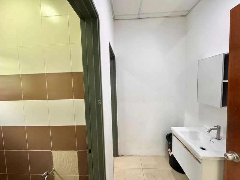 The Earth untuk Untuk Disewa - RM 5,500 /bulan, Mac 2026 - Bathroom - PropertyGuru.com.my
