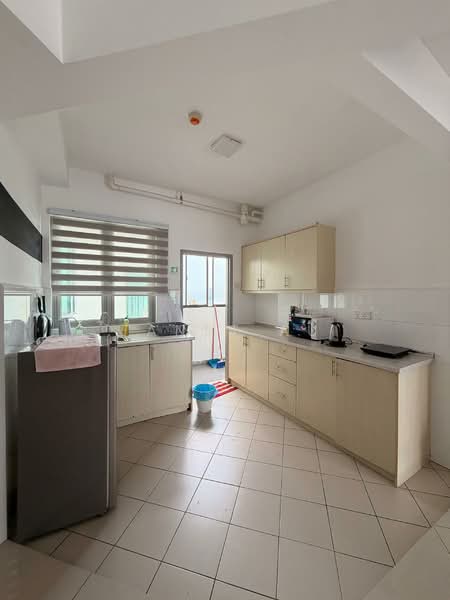 Service Residence for Rent at Greenz (Residensi Flora) @ One South - Janet Au - Kitchen - PropertyGuru.com.my