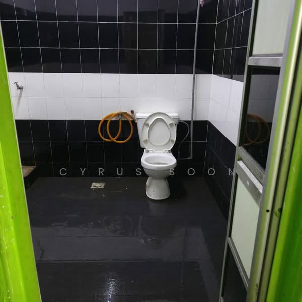 Factory for Rent in Klang (Selangor) - Cyrus Soon - Bathroom - PropertyGuru.com.my