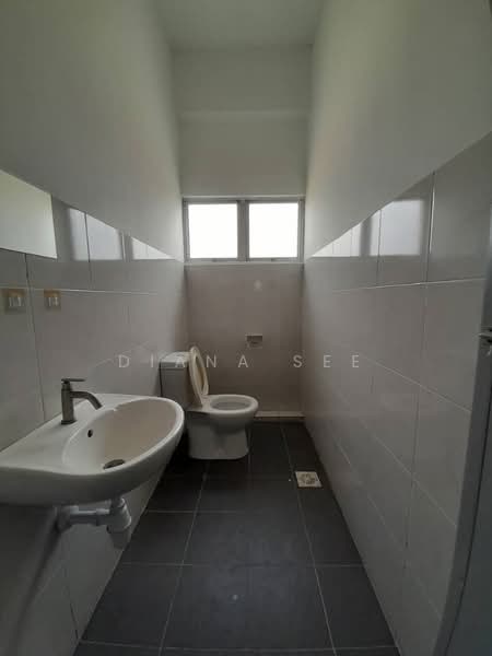 Pejabat untuk Disewa di Teluk Pulai (Klang) - Diana See - Bathroom - PropertyGuru.com.my