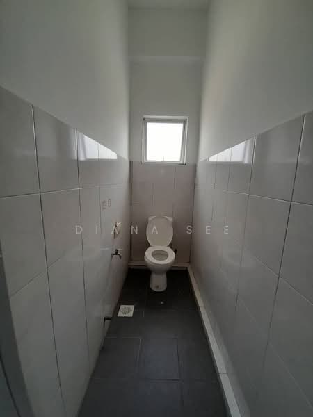 Pejabat untuk Disewa di Teluk Pulai (Klang) - Diana See - Bathroom - PropertyGuru.com.my