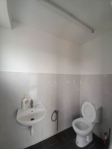 Pejabat untuk Disewa di Teluk Pulai (Klang) - Diana See - Bathroom - PropertyGuru.com.my