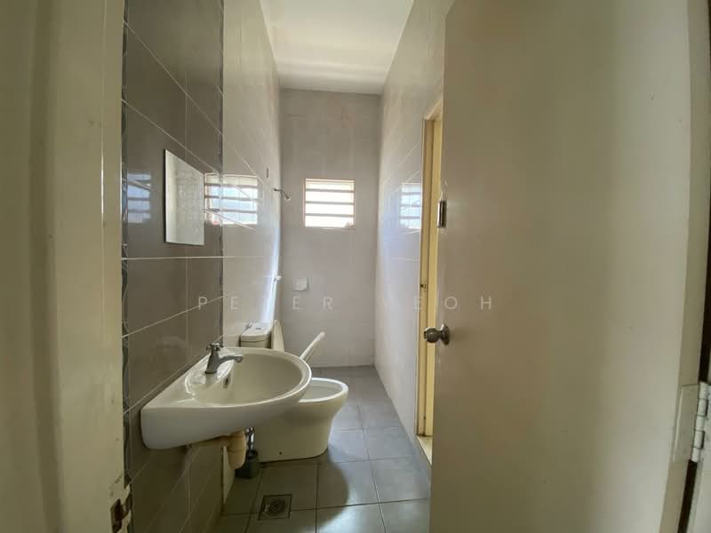 Semi-Detached House for Rent in Seremban 2 (Negeri Sembilan) - Peter Yeoh - Bathroom - PropertyGuru.com.my