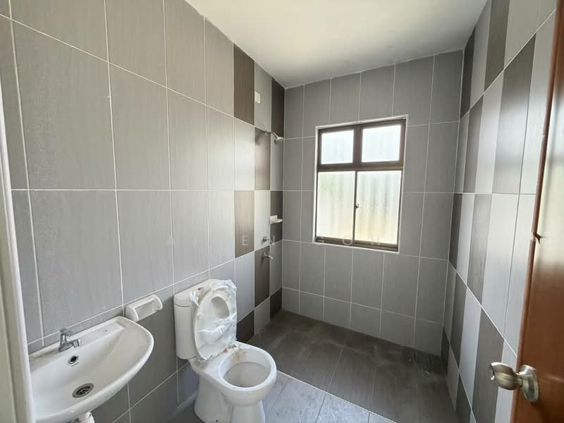 Bestari Indah Lily 2 Ulu Tiram Double Storey Terrace untuk Untuk Dijual - RM 678,000, Mac 2026 - Bathroom - PropertyGuru.com.my
