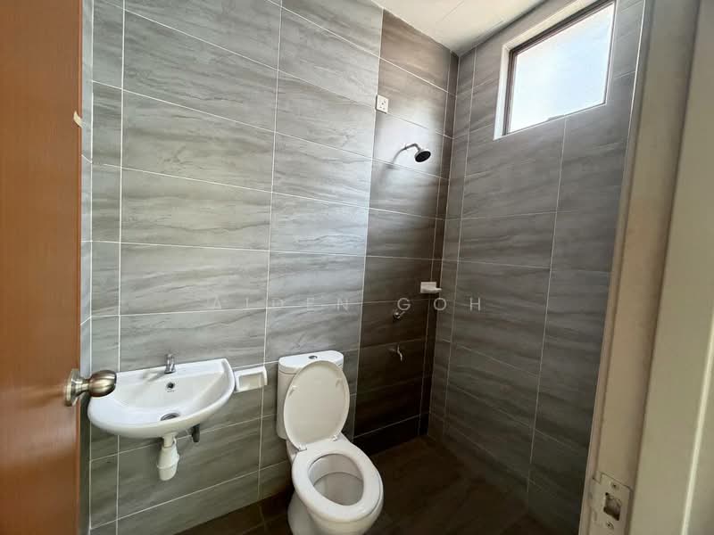 Bestari Indah Lily 2 Ulu Tiram Double Storey Terrace untuk Untuk Dijual - RM 678,000, Mac 2026 - Bathroom - PropertyGuru.com.my