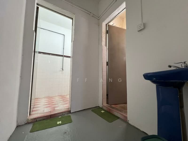 Shop / Office for Rent in Taman Ungku Tun Aminah (Skudai) - Jeff Ang - Bathroom - PropertyGuru.com.my