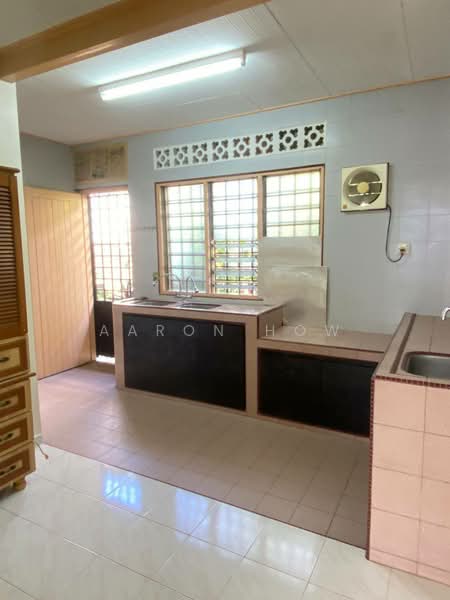 1-storey Terraced House for Rent in Taman Universiti (Skudai) - Aaron How - Kitchen - PropertyGuru.com.my