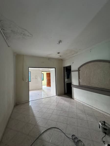 Commercial Bungalow for Rent in Taman Melodies (Johor Bahru) - Joyen Pun - Living Room - PropertyGuru.com.my