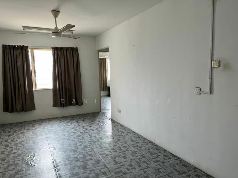 Flat for Rent at Desa Pinang 2 - Daniel Chae - Living Room - PropertyGuru.com.my