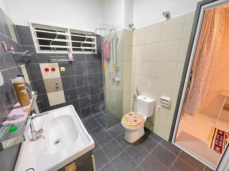 2-storey Terraced House for Sale in Bandar Tasik Puteri (Rawang) - Jessie Wong - Bathroom - PropertyGuru.com.my