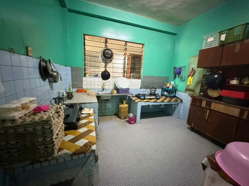 Jalan Bahagia Banglow Tawau untuk Untuk Dijual - RM 800,000, Mac 2026 - Kitchen - PropertyGuru.com.my