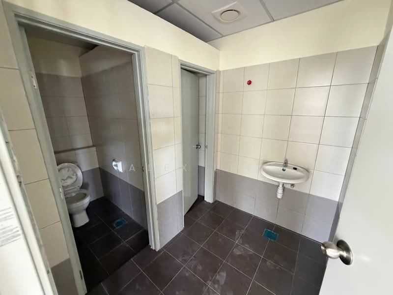 Factory for Rent in Saujana Rawang (Rawang) - Alex Lee - Bathroom - PropertyGuru.com.my
