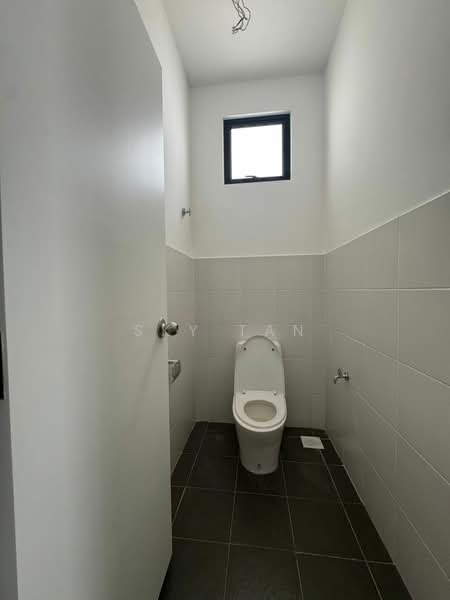 Shop for Rent in Eco Botanic (Iskandar Puteri (Nusajaya)) - Sky Tan - Bathroom - PropertyGuru.com.my