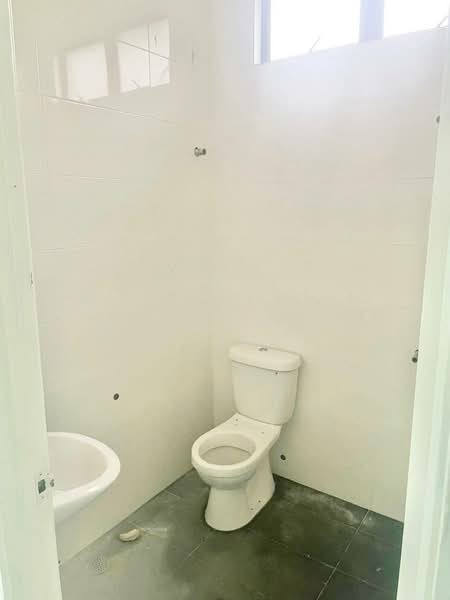 Bungalow for Sale in Taman Geliga (Cukai) - Muhammad Najmi - Bathroom - PropertyGuru.com.my