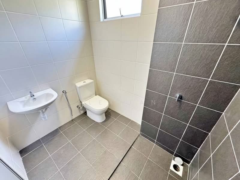 TAMAN LANGAT UTAMA 3 untuk Untuk Dijual - RM 404,000, Mac 2026 - Bathroom - PropertyGuru.com.my