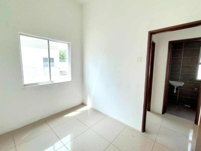 Semi-Detached House for Sale in Taman Desiran Bayu (Puchong) - Fazri Omar - PropertyGuru.com.my