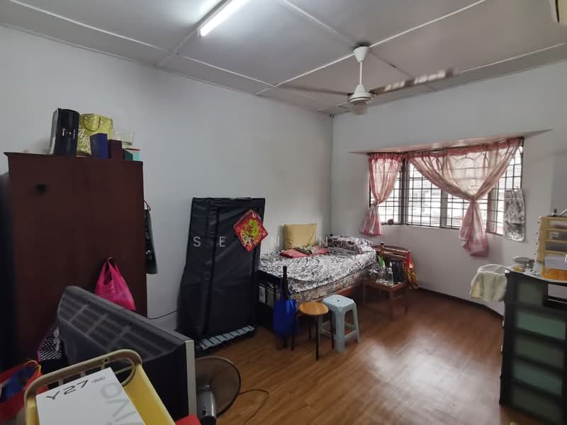 Taman Sri Aman untuk Untuk Dijual - RM 638,000, Mac 2026 - Bedroom - PropertyGuru.com.my