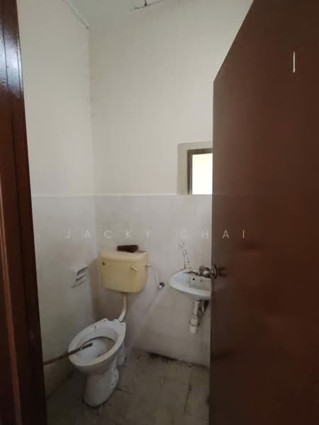 Apartment for Sale at Taman Sri Pulai - Jacky Chai - Bathroom - PropertyGuru.com.my