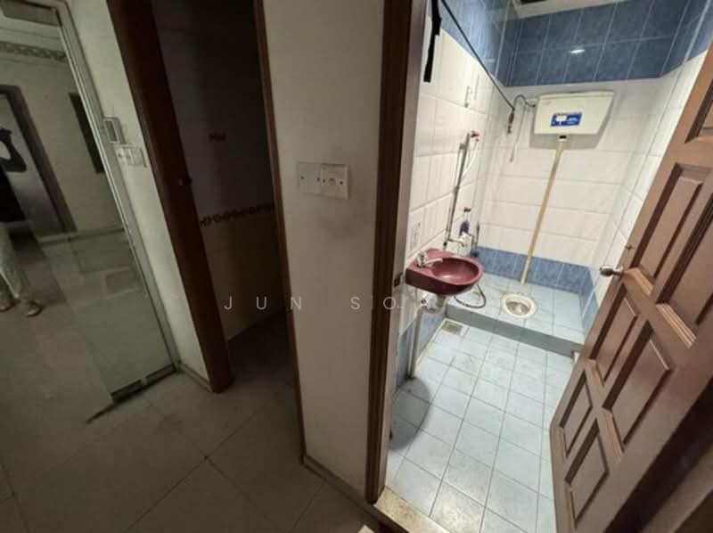 Semi-D Factory for Rent in Taman Johor Jaya (Johor Bahru) - Jun Song - Bathroom - PropertyGuru.com.my