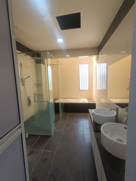 Anggun 1 untuk Untuk Dijual - RM 1,000,000, Mac 2026 - Bathroom - PropertyGuru.com.my