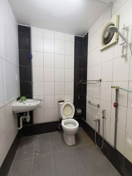 1-storey Terraced House for Sale in Kepong Baru (Kepong) - Kelly Lai - Bathroom - PropertyGuru.com.my
