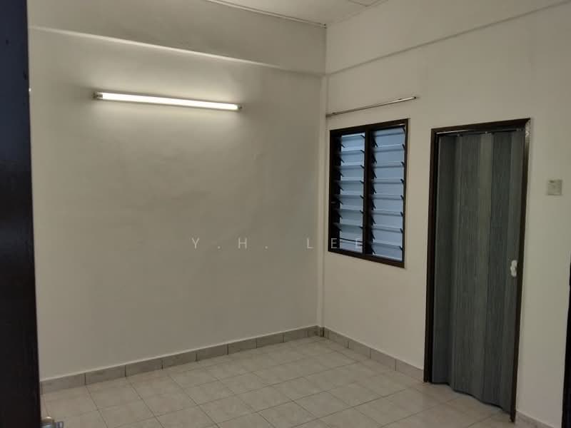Flat for Sale at Taman Serdang Perdana - Y.H. Lee - Interior - PropertyGuru.com.my