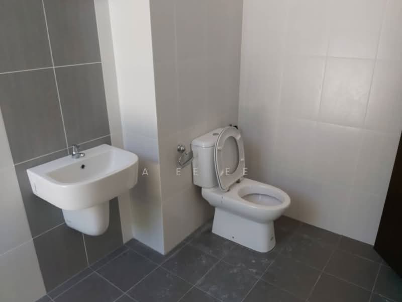 3-storey Terraced House for Sale in Sungai Ara (Penang) - A Ee Ee - Bathroom - PropertyGuru.com.my