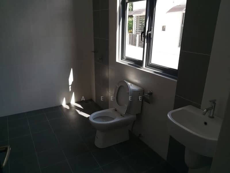3-storey Terraced House for Sale in Sungai Ara (Penang) - A Ee Ee - Bathroom - PropertyGuru.com.my
