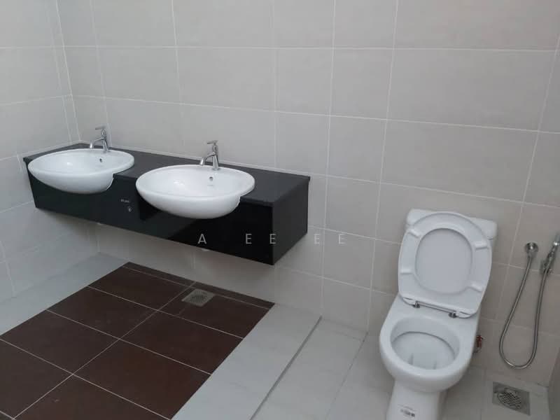 3-storey Terraced House for Sale in Sungai Ara (Penang) - A Ee Ee - Bathroom - PropertyGuru.com.my