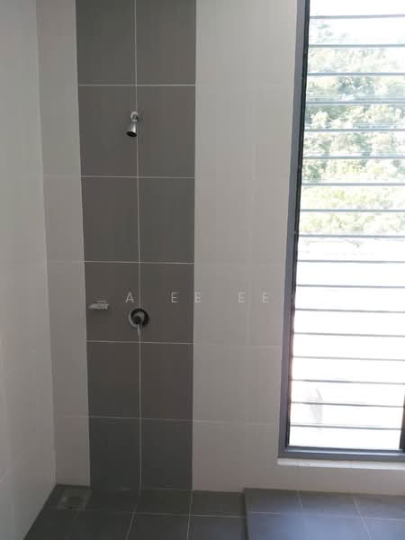 3-storey Terraced House for Sale in Sungai Ara (Penang) - A Ee Ee - Bathroom - PropertyGuru.com.my