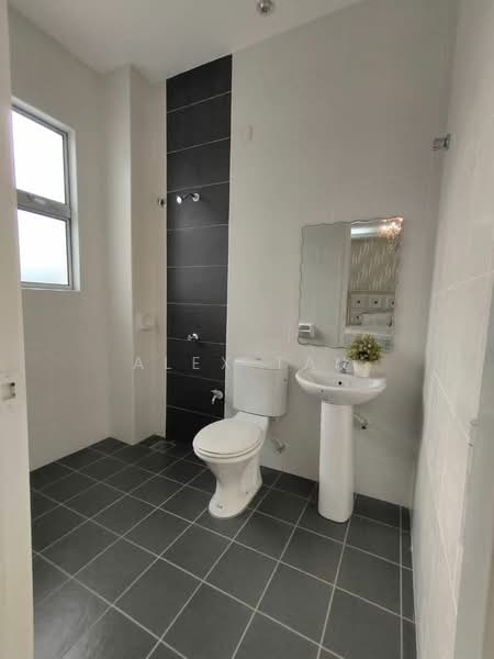 Taman Dengkil Jaya untuk Untuk Dijual - RM 575,800, Mac 2026 - Bathroom - PropertyGuru.com.my