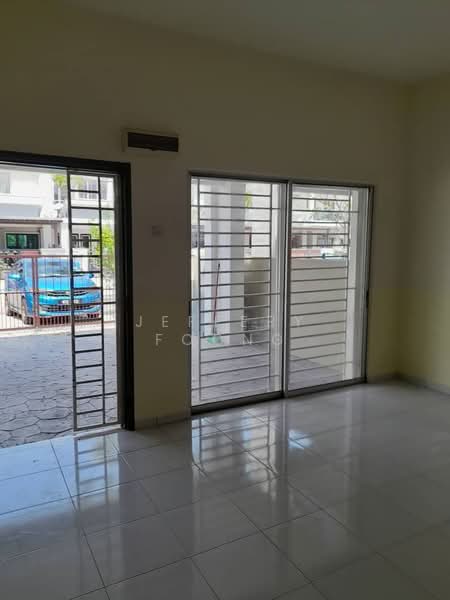 2-storey Terraced House for Sale in Seksyen 33 (Shah Alam) - JEFFERY FOONG - Entrance - PropertyGuru.com.my