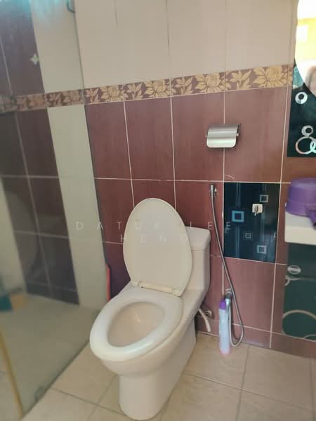 Semi-Detached House for Rent in Taman Istana (Ipoh) - Datuk Lee Heng - Bathroom - PropertyGuru.com.my