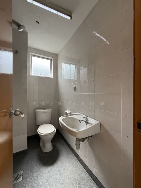 Apartment for Sale at Taman Setia Balakong - Rain Leow - Bathroom - PropertyGuru.com.my