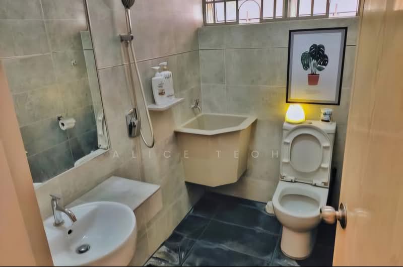 Double Storey Semi-D at Pantai Jerjak untuk Untuk Dijual - RM 1,800,000, Mac 2026 - Bathroom - PropertyGuru.com.my