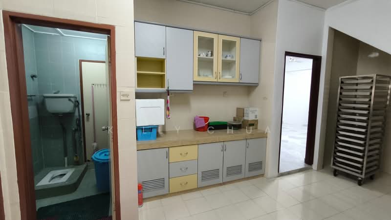 Jalan SL4 untuk Untuk Dijual - RM 749,000, Mac 2026 - Kitchen - PropertyGuru.com.my