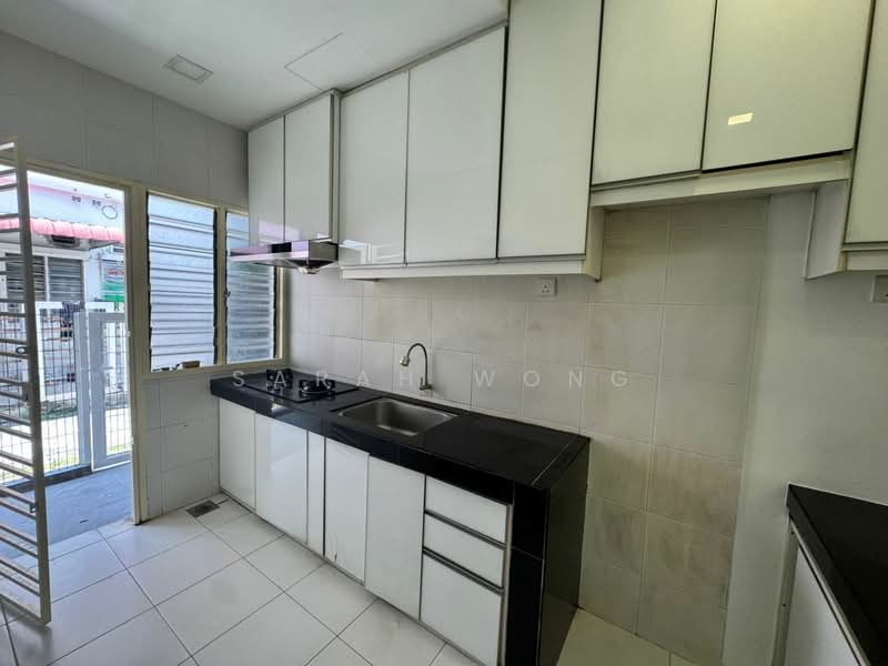 Terraced House for Sale in Bandar Saujana Putra (Tanjong Duabelas) - Sarah Wong - Kitchen - PropertyGuru.com.my