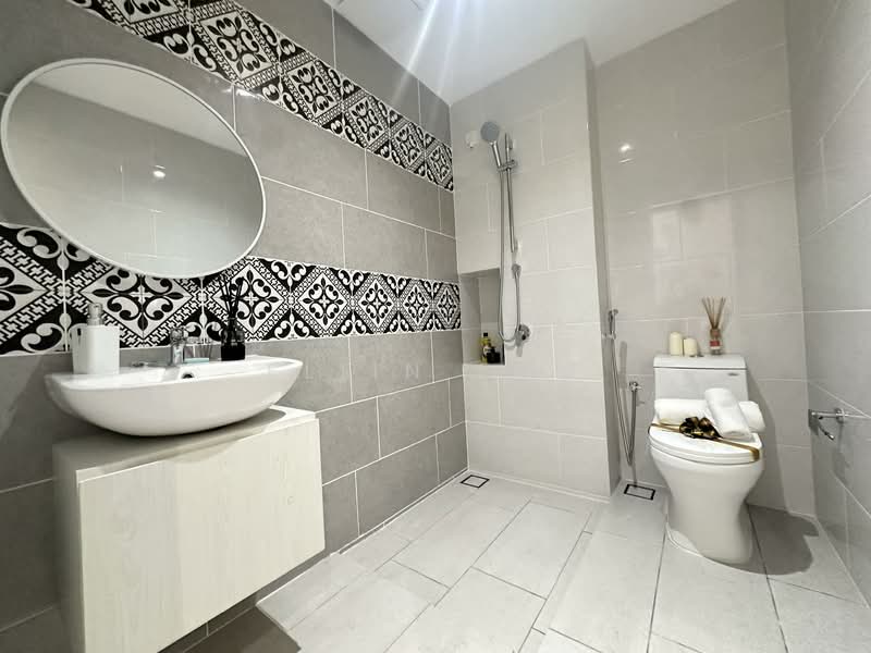 Service Residence for Sale at The Straits View DUO - Eliin Loo - Bathroom - PropertyGuru.com.my