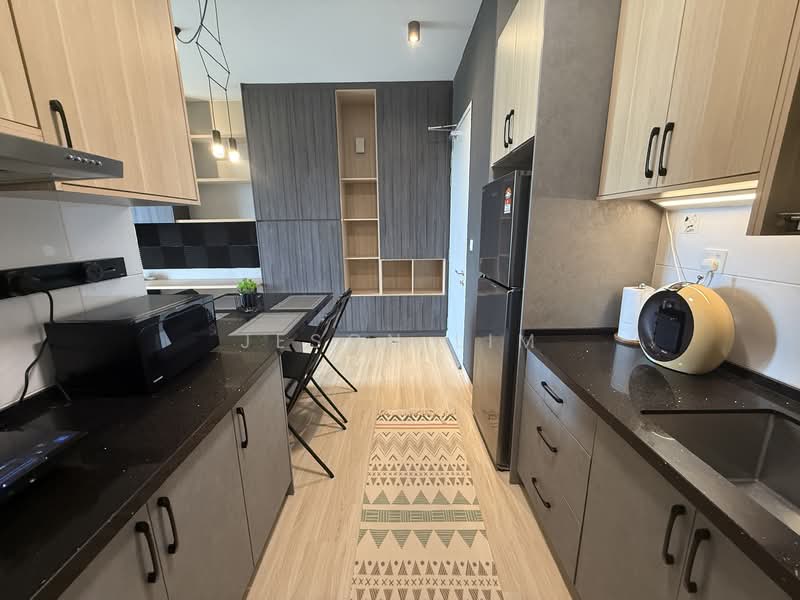 Service Residence for Sale at The Amber Residence @ TwentyFive.7 - Jeson Lim - Kitchen - PropertyGuru.com.my