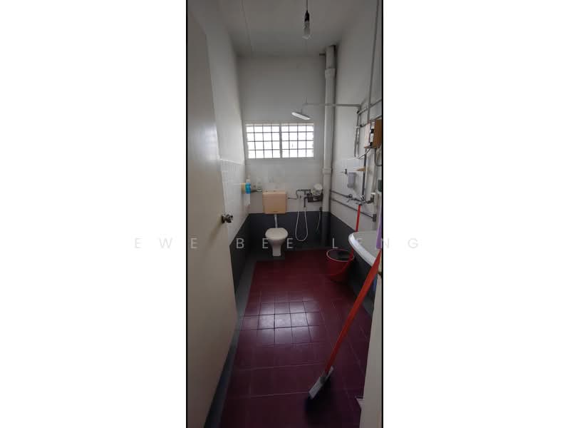 2-storey Terraced House for Rent in Taman Johor Jaya (Johor Bahru) - Ewe Bee Leng - Bathroom - PropertyGuru.com.my