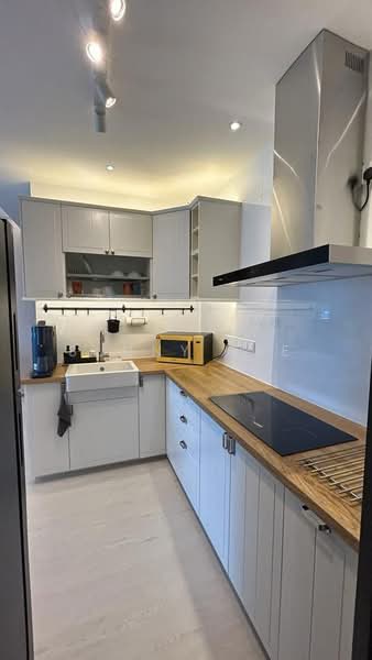 Queens Residences Q2 @ Queens Waterfront untuk Untuk Disewa - RM 5,500 /bulan, Mac 2026 - Kitchen - PropertyGuru.com.my